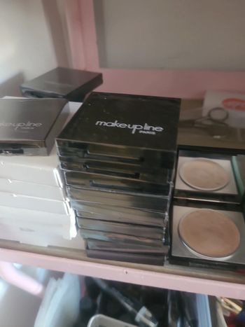Lot de 90 palettes maquillages