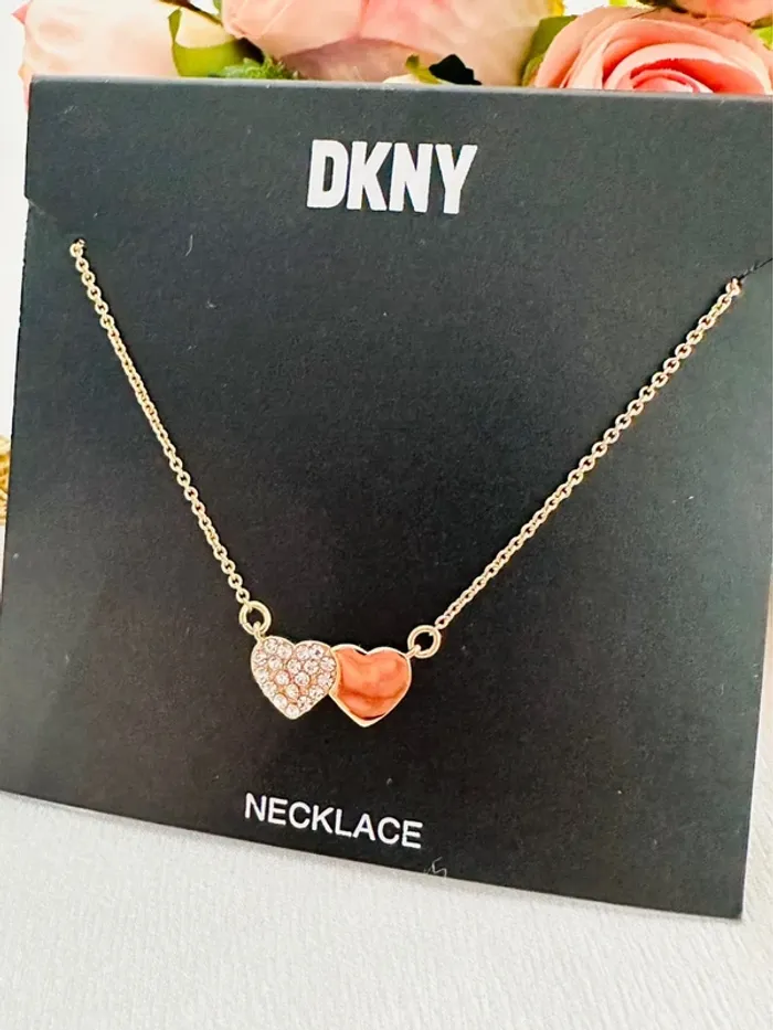 Collier DKNY doré double cœur strass – authentique, raffiné, neuf - photo numéro 4