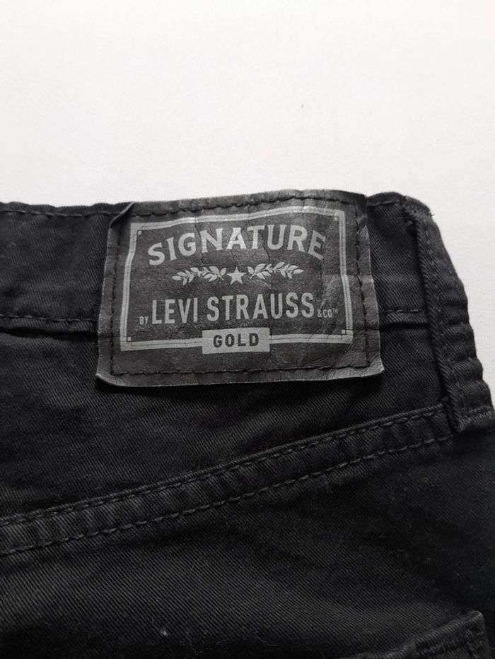 Jean levis signature gold  Athetic avec poche zip sur le coté 30 ×32
