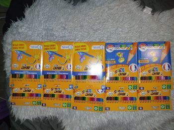 Lot de 10 paquets de 18 crayons couleurs bic