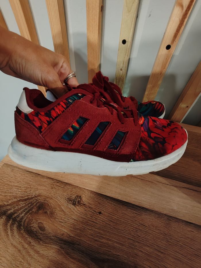 Tennis Adidas Bordeaux fleuri pointure 35 fille - photo numéro 2