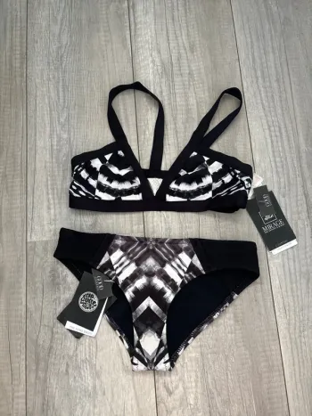 maillot de bain, noir et blanc