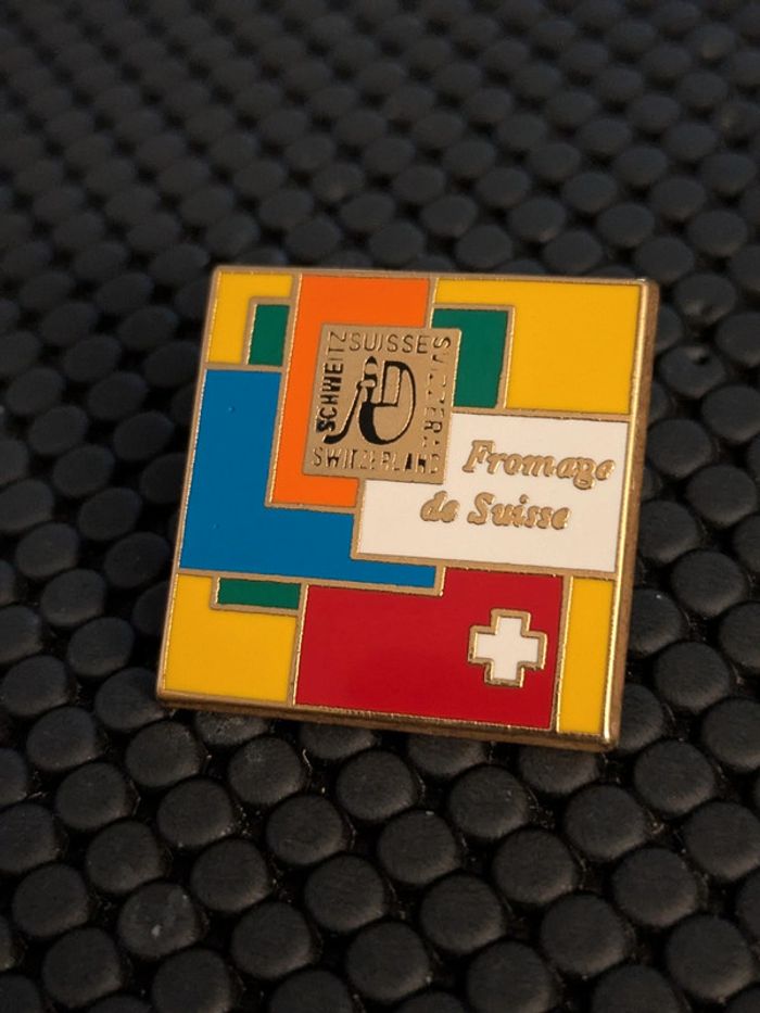 Pin's Fromage de Suisse belle qualité
