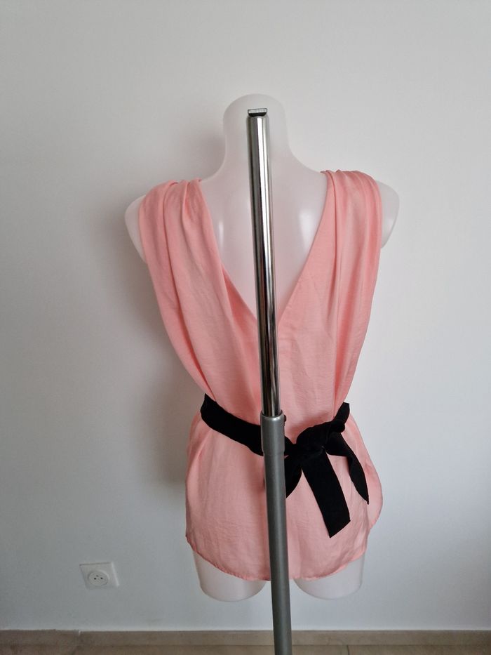 Haut rose avec sa ceinture noire Mango - photo numéro 4