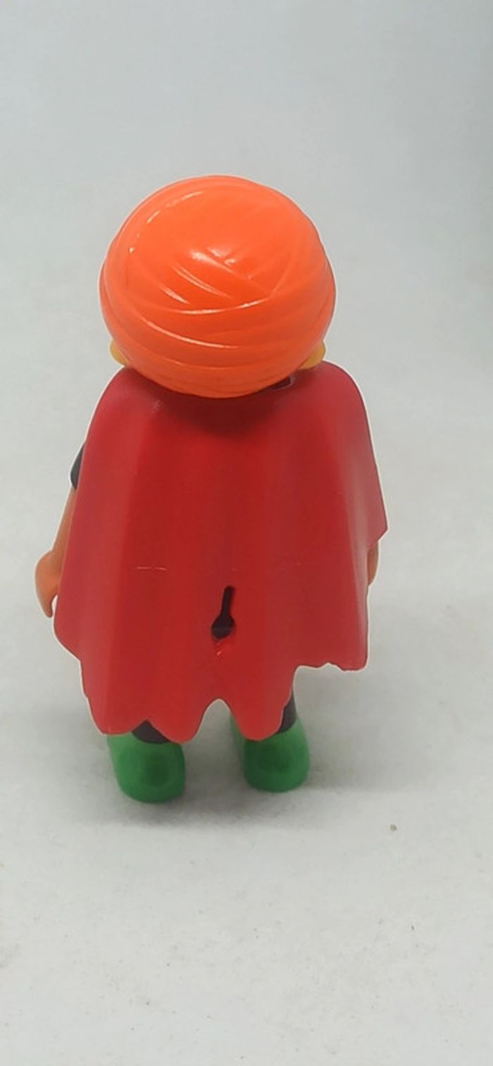 Fille enfant déguisée avec cape rouge playmobil - photo numéro 3