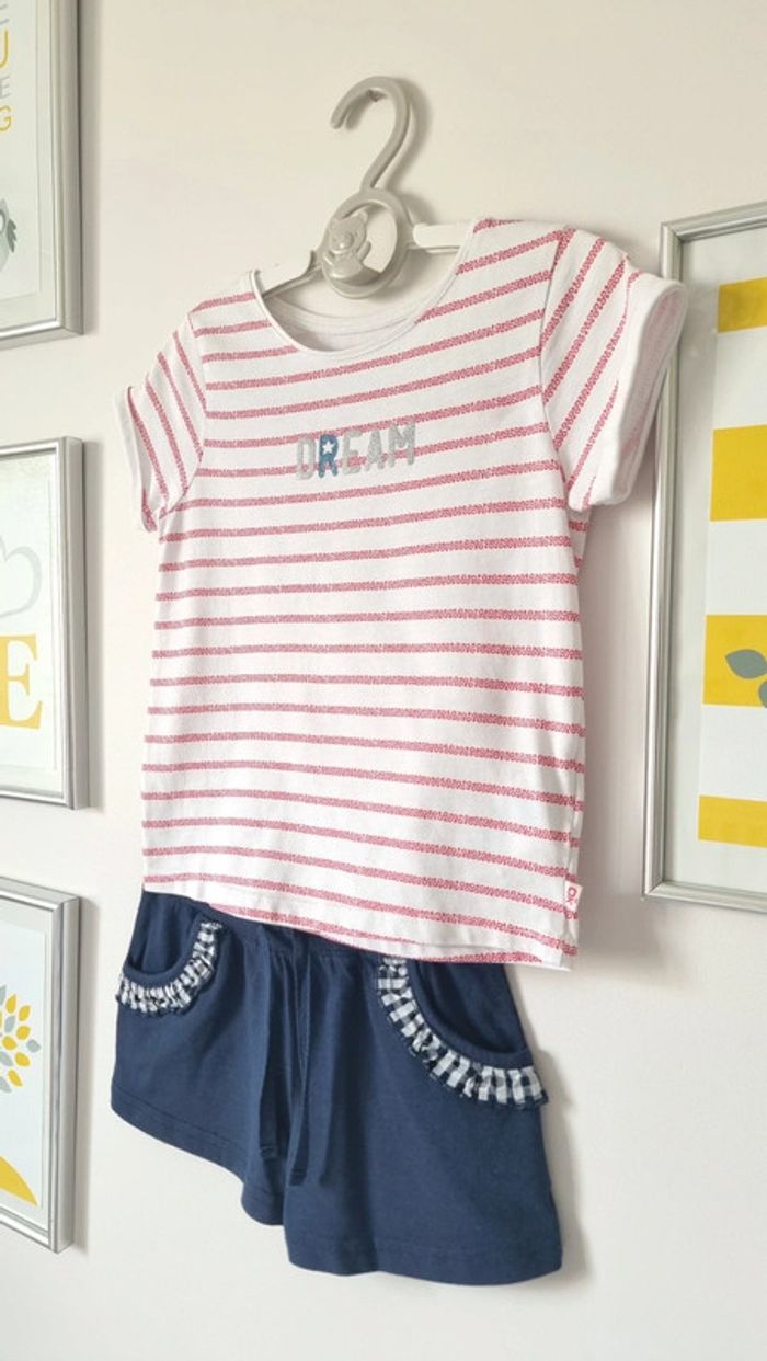 Ensemble T-shirt okaidi dream rayures et un short marien taille 4ans comme neuf - photo numéro 2