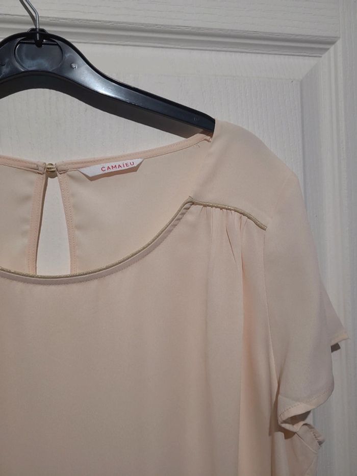Blouse beige rosé Camaieu avec liseret doré - photo numéro 2