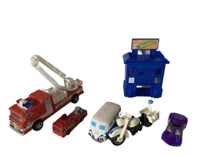 Lot de figurines voiture pompier police moto Hot Wheels - photo numéro 2