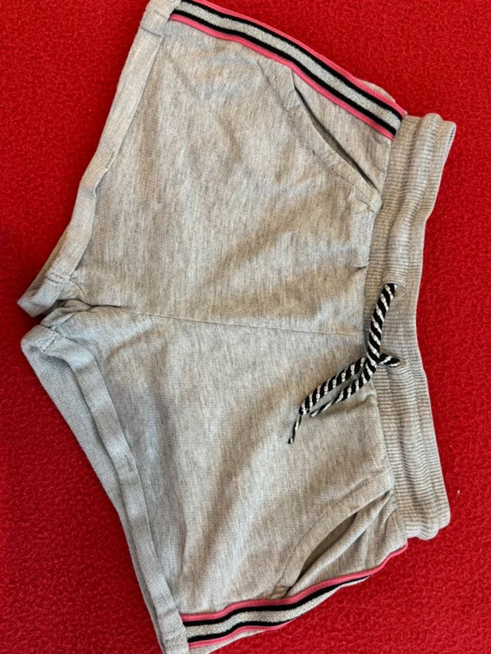 Lot vêtements 7 pièces impeccable 5 ans - photo numéro 14
