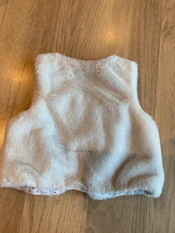 Gilet fourrure kiabi taille 3 mois - photo numéro 4
