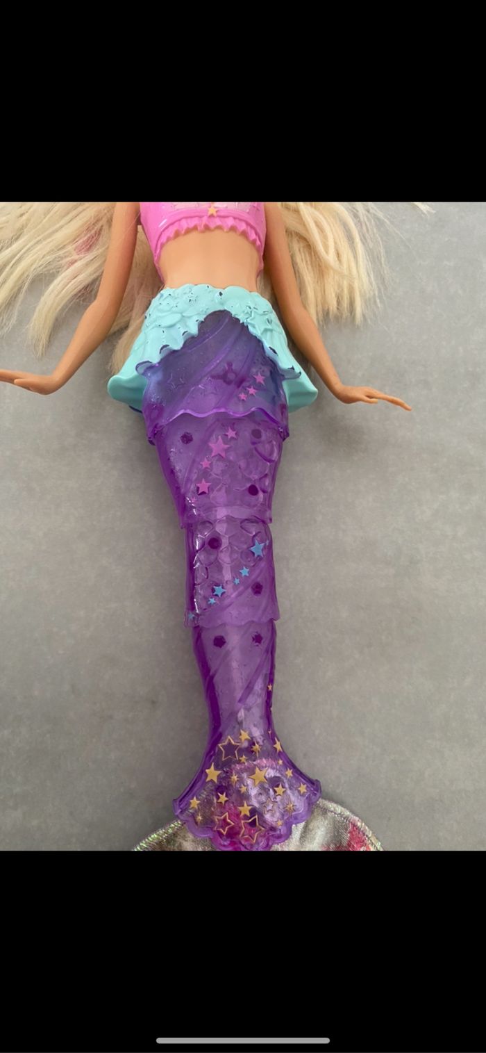 Poupée Barbie sirène lumineuse - photo numéro 7