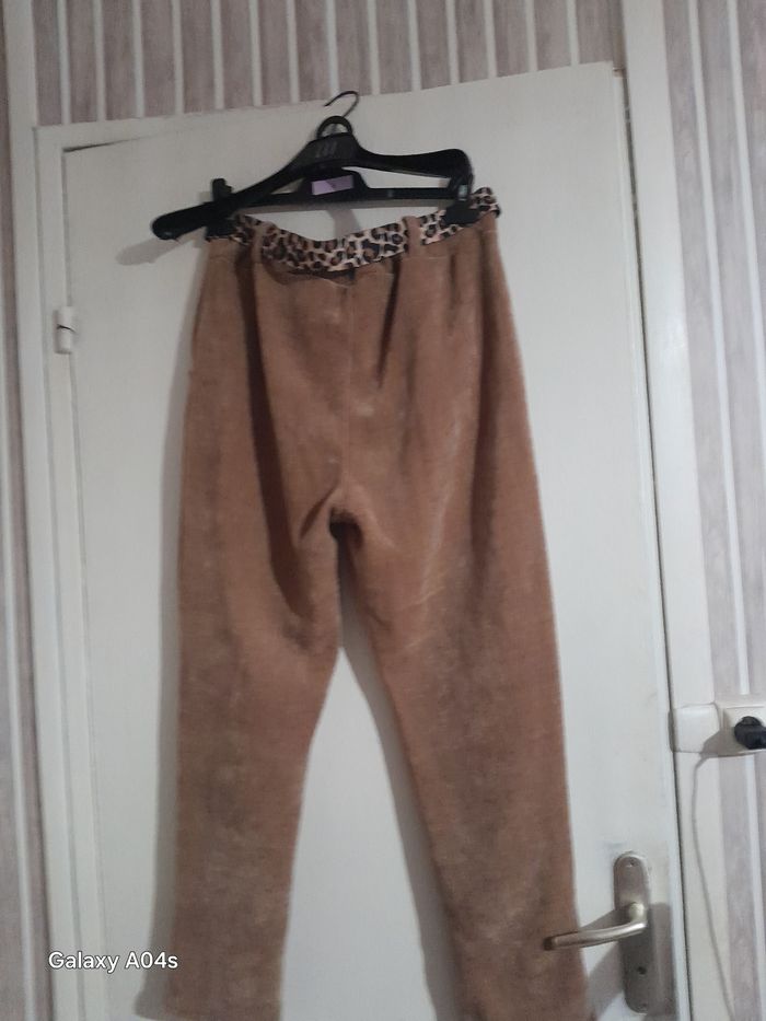Très jolie pantalon magique en velour Très fines cote