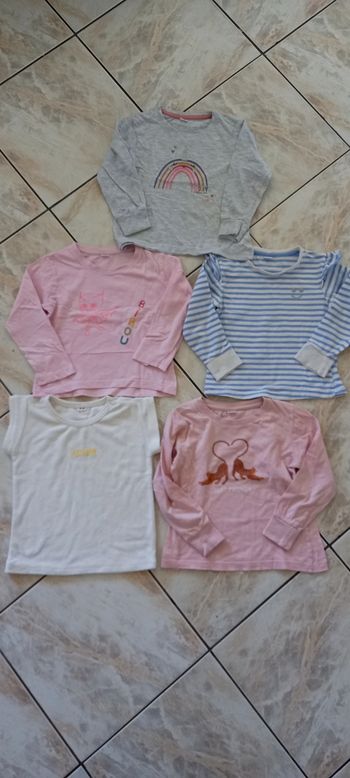 Lot de t-shirts manches longues taille 3/4 ans