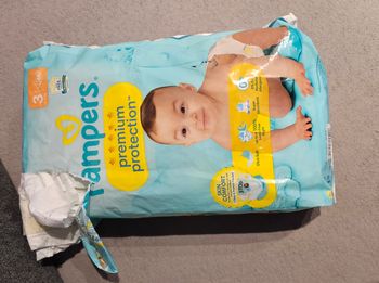 Pampers couches