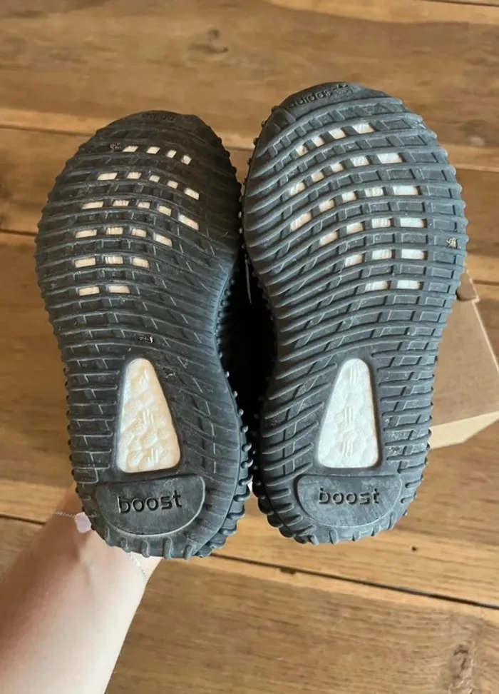 Adidas Yeezy Boost 350 V2 noires - photo numéro 7