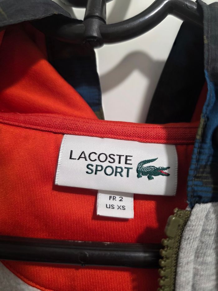 Veste Lacoste 🐊 à capuche taille XS 📏 - photo numéro 2