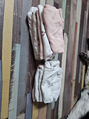 Lot 8 bodys manches courtes 1 mois