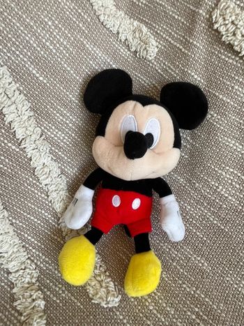 Peluche doudou 20cm Disney Mickey souris rouge et noir très bon état