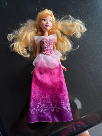 Poupée Aurore la belle au bois dormant