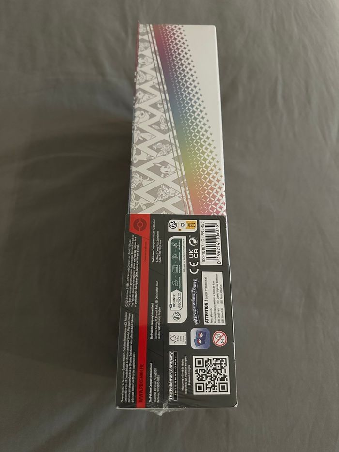 Coffret Pokemon Super Premium SPC EV8,5 Évolutions Prismatiques - photo numéro 8
