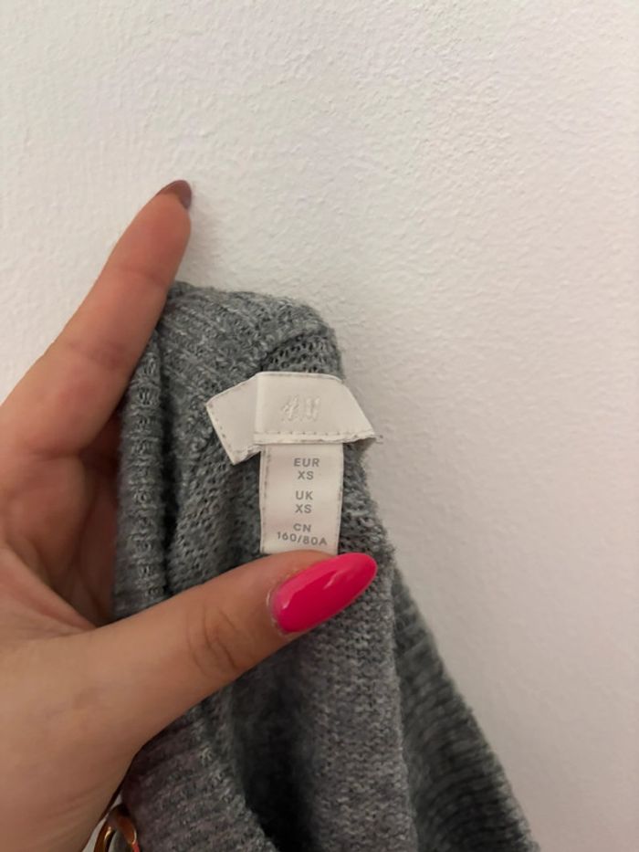 🌺Pull en maille gris avec collier doré Taille XS/34🌺 - photo numéro 6