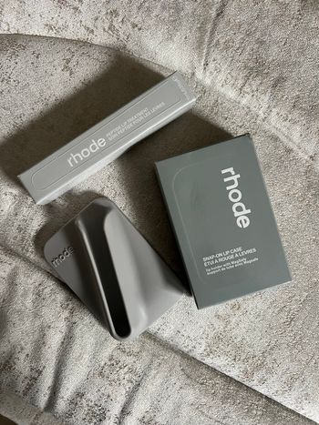 Rhode lip holder