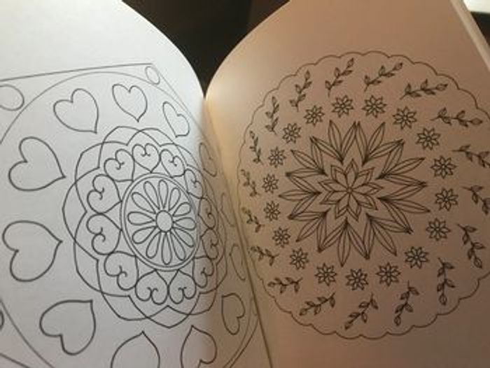 200 Mandalas à colorier pour lâcher prise - photo numéro 5