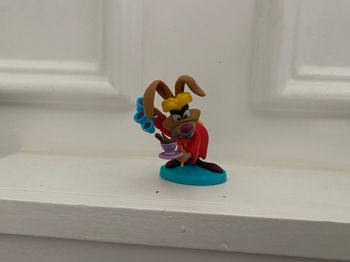 Figurine lièvre de mars Alice au pays des merveilles
