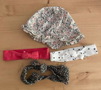 Lot d’un chapeau et 3 bandeaux