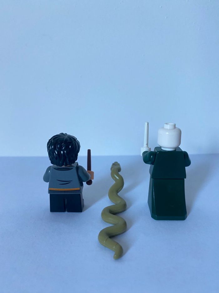 Figurine type lego Harry contre Voldemort et son serpent. Harry Potter - photo numéro 3