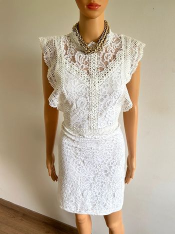 Robe blanche en dentelle sans manches Only taille 38 jamais portée