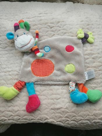 Doudou girafe, vache plat gris pois Zoé simba toys