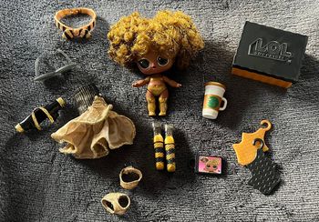 Petite poupée Lol surprise + accessoires comme sur la photos ( 27 )