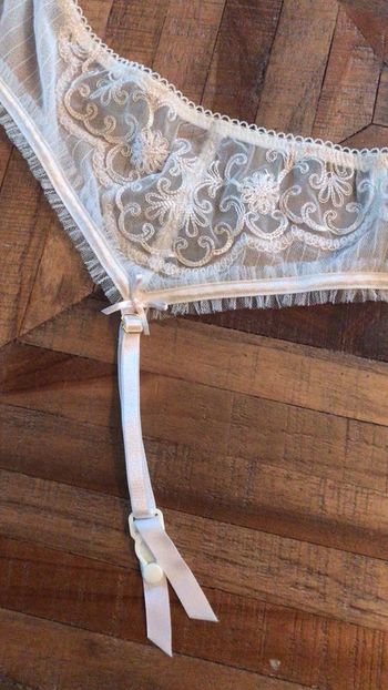 Porte jarretelle ivoire neuf Valege