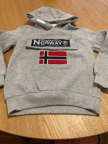 Sweat capuche chaud  8 ans