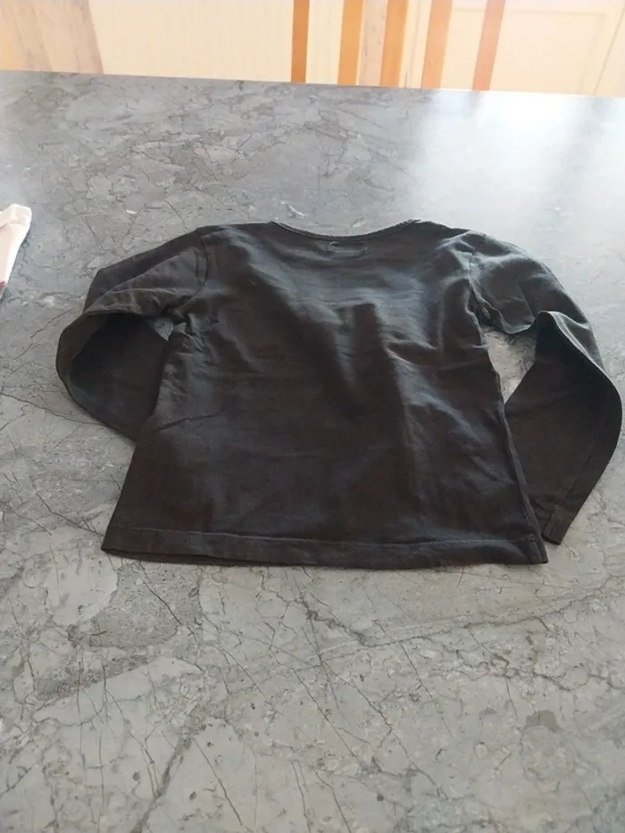 2 t-shirts manche longue 5 ans - photo numéro 3