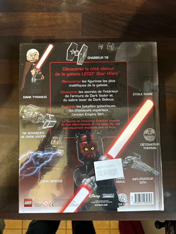 Livre LEGO Star Wars avec Figurine exclusive de l’empereur Palpatine - photo numéro 5