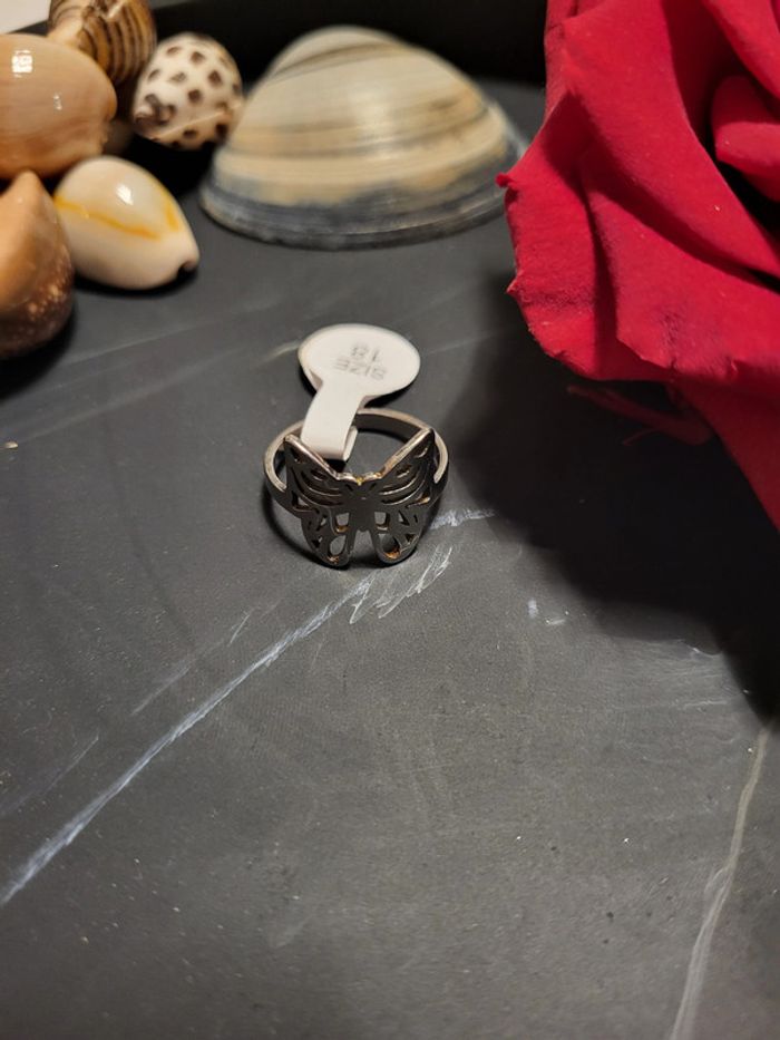 Bague papillon acier inoxydable neuve Taille 56 - photo numéro 3