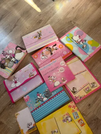 Énorme lot papiers à lettre