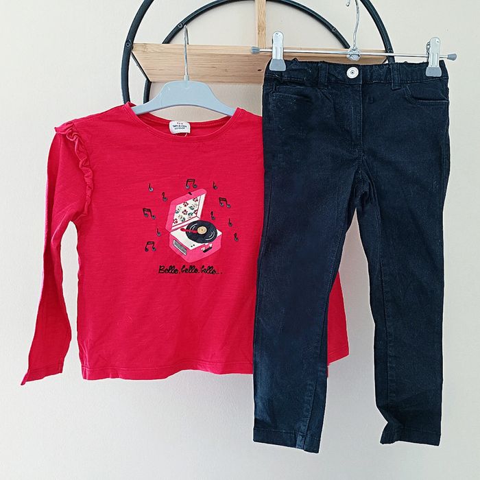 4 ans ensemble teeshirt tape a l'oeil (4 ans) et pantalon Tex (3-4 ans)