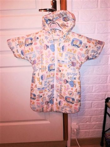 Gigoteuse à motifs, avec manches et capuches, TBE!