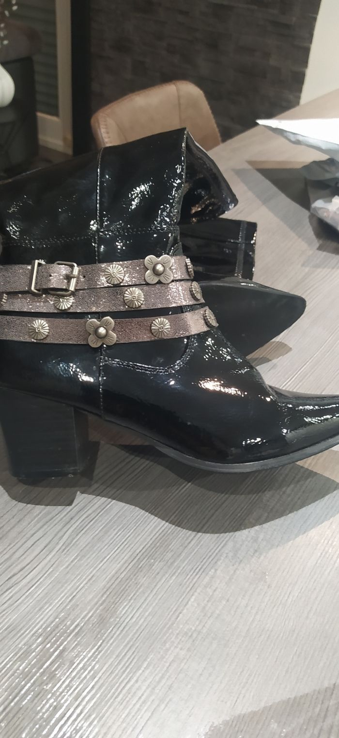 Bottes  hautes  noires vernies  p 37 - photo numéro 7