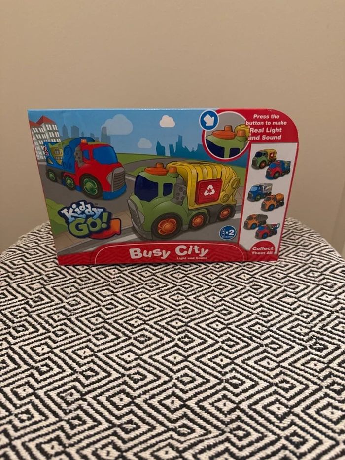 WDK - Busy City -Coffret Dépanneuse et sa voiture sons et lumières dès 18 mois - photo numéro 2