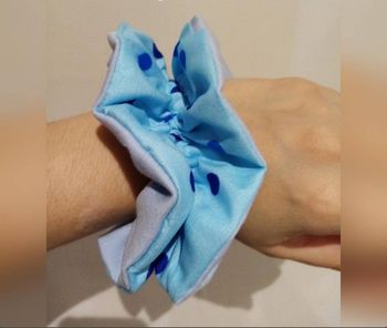 chouchou double volants bleu