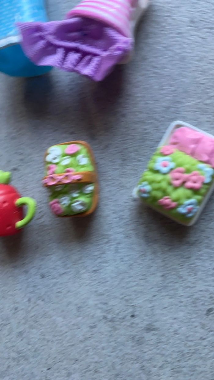 Lot accessoires jouet miniature pour mini poupée articulée - photo numéro 3