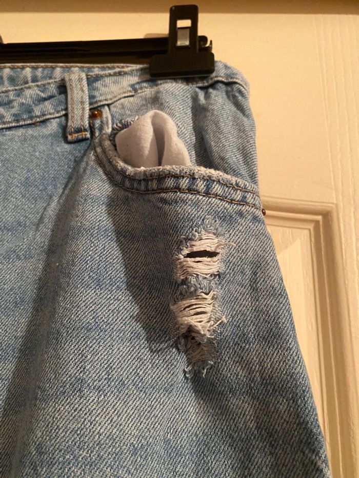 Jeans troué - photo numéro 6