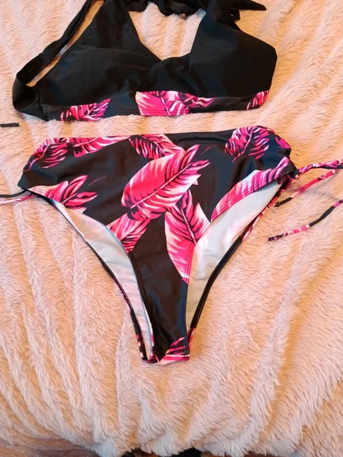 Maillot de bain de pièces - photo numéro 2