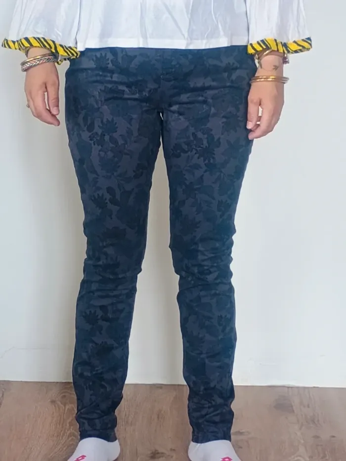 Pantalon slim Camaieu gris foncé à motifs floraux T44 - Neuf avec étiquette