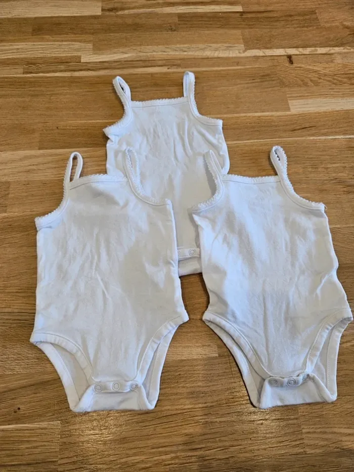 Lot de 3 bodies débardeurs