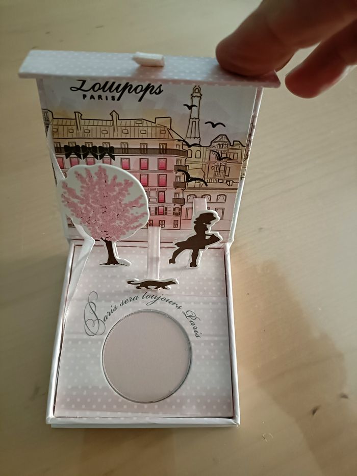 Lot de 4 palettes Lollipops + un blush + une houpette pailletée - photo numéro 7